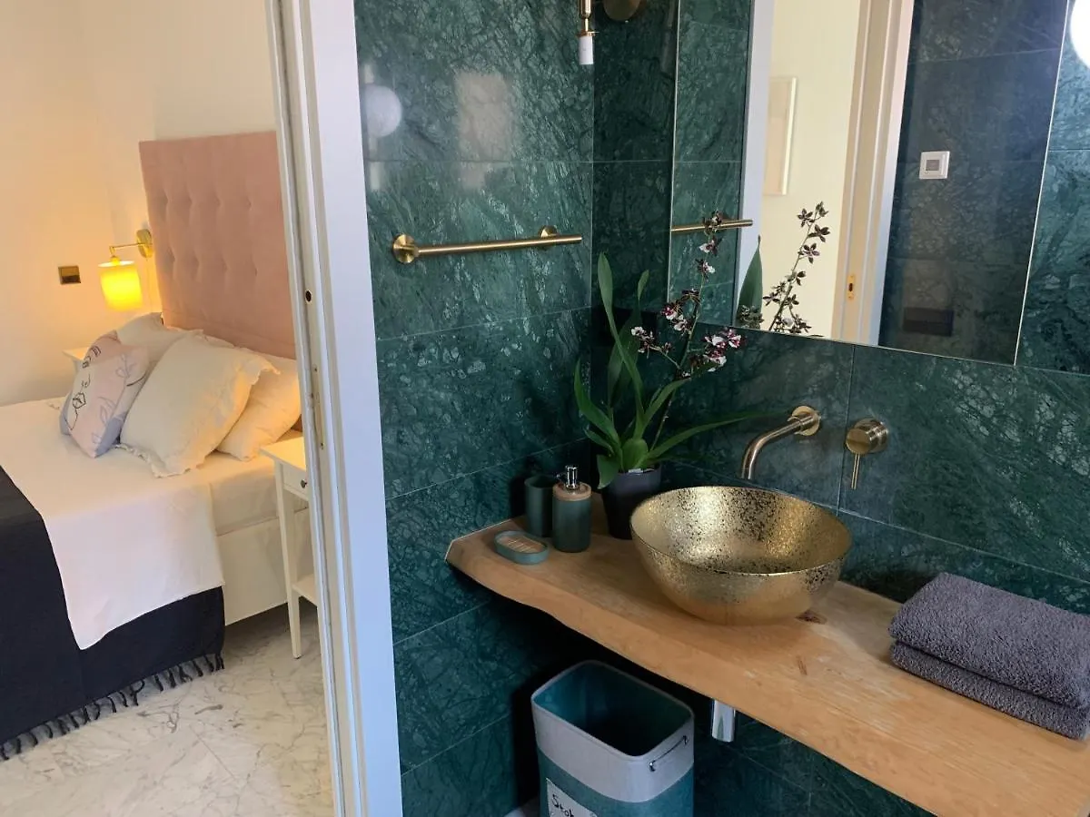 Sunshine Bluehill Bed & Breakfast Sitges